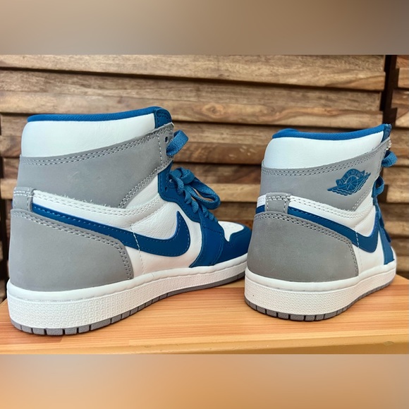 Nike Jordan 1 Retro High OG True Blue Men’s Kids’ 3.5/ Women’s 5 - Picture 2 of 4